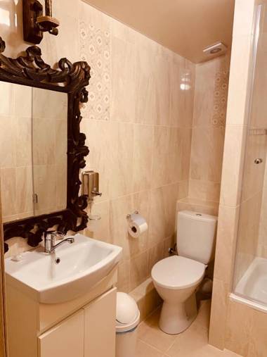 Готельно-ресторанний комплекс «Галицький замок»