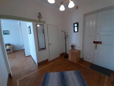 Apartment on Hretska 26/28