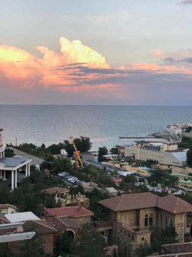 Gagarin Plaza Luxury Sea View Apartments