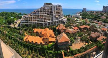 Gagarin Plaza Luxury Sea View Apartments