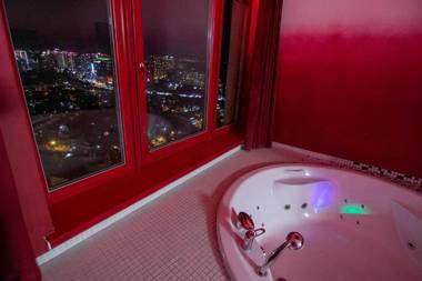 Odessa arkadiya 4 room and Jacuzzi Lux