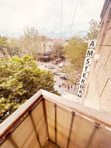 2- Комнатные VIP- апартаменты с балконом на Дерибасовскую