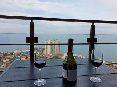 Level 24 - Sea & Sky View Apartment