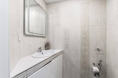 Vorontsov Lane 3-bedrooms Apartment