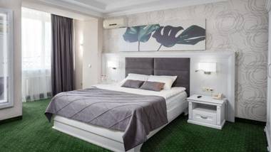 Sonata Hotel & Restaurant "готель Соната"