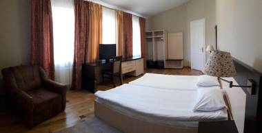 Mini-Hotel Under The Roof