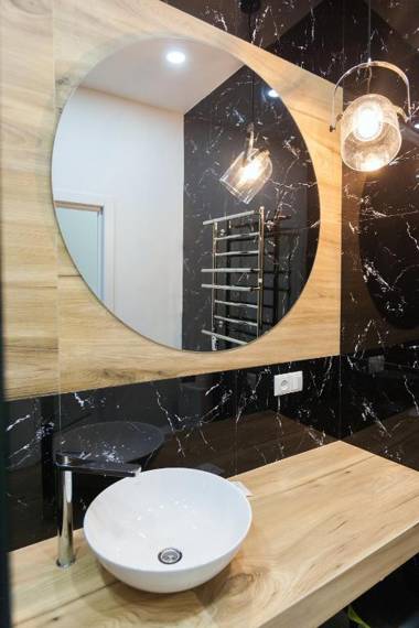 LEOGRAND Apartment On Khmelnytskoho 11