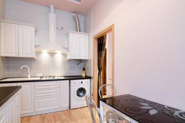 LEOGRAND Apartment on Doroshenka Street 34