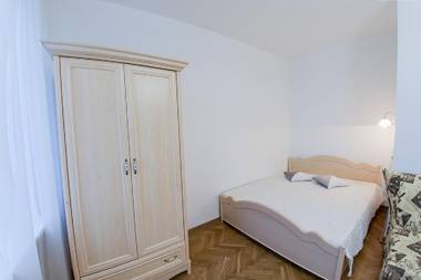 Apartment on Doroshenka 12