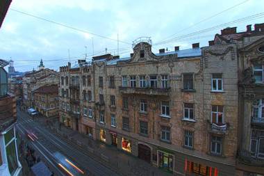 Apartment on Doroshenka 12