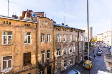 8 Svyatoho Teodora Square Apartments