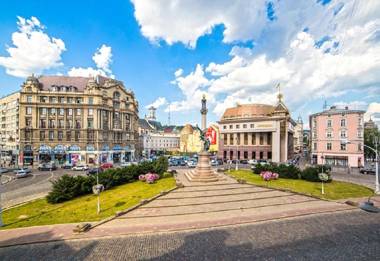 Miskevycha Square 5a Apartment- view of the center of Lviv with a balcony