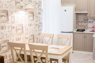 LEOGRAND VIP apartment on Udatnogo 4