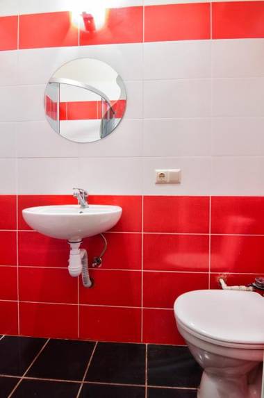 Кониського 7