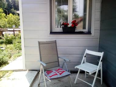 Flat in cottage close to the centre parking WiFi BBQ