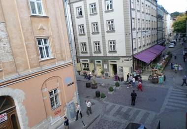 Apartment on Staroevreyska street 17