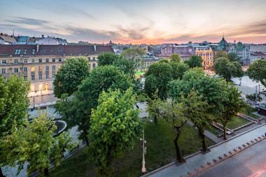 Bv Apartments Svobodu Avenue