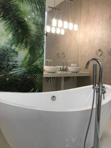 LEOGRAND Deluxe apartment in Horodotska 33