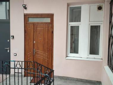 Апартаменты двухкомнатные в самом центре для 6-х