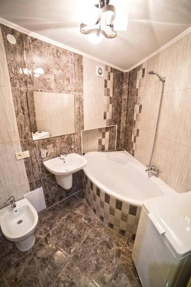 Апартаменти з 2-ма ізольованими спальнями і балконом в центрі Львова