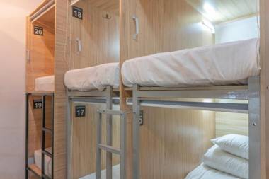 Lounge Capsule Hostel