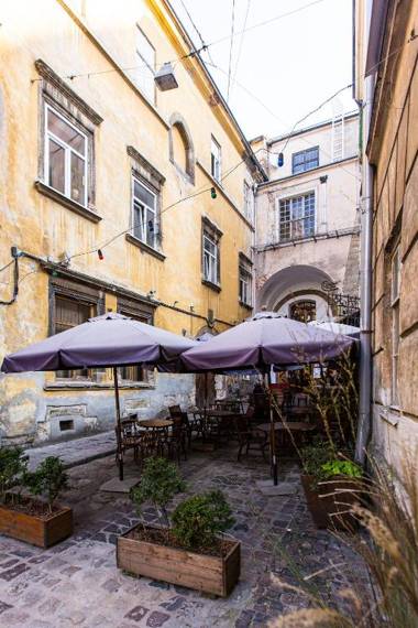 Апартаменти на Вірменській 35