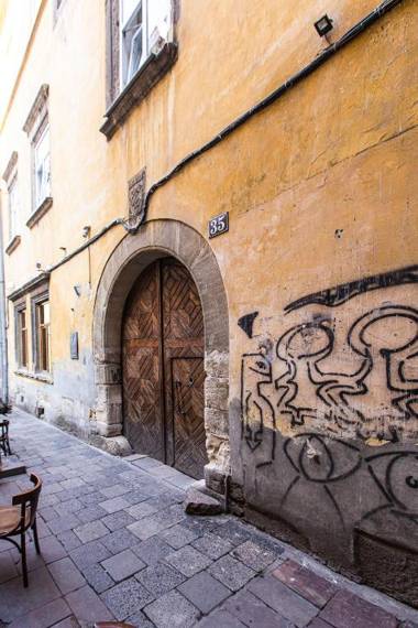 Апартаменти на Вірменській 35