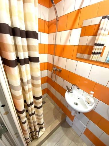 Смарт міні-квартира в центрі для пари біля клубу MALEVICH