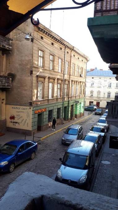 Loft апартаменти з балконом в центрі Львова