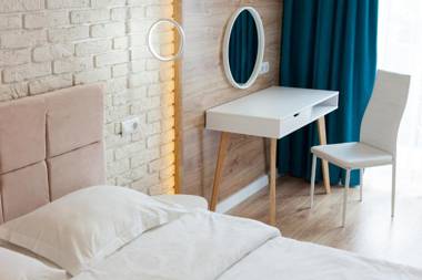 LEOGRAND Three Bedrooms VIP Apartment on Kniazia Romana 12