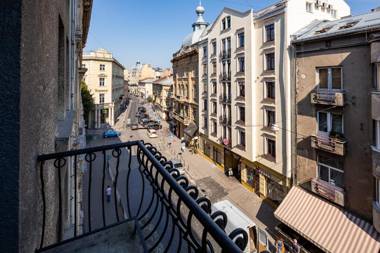 Romari Проспект Свободи 15