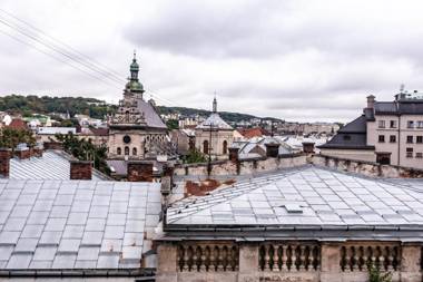 Leogrand apartment on Kniazia Romana 6