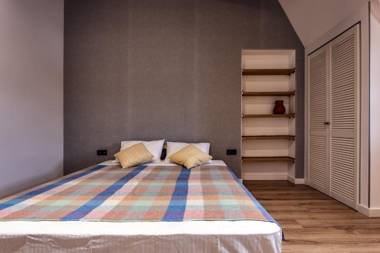 Leogrand apartment on Kniazia Romana 6