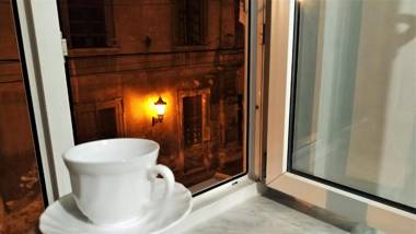 Apartment in the Heart of Rynok Square / Романтичні апартаменти на площі Ринок