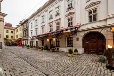 Romari ВІП Апартаменти на площі Ринок