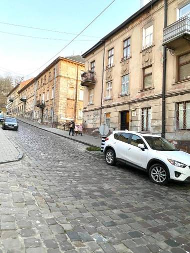 Апартаменти на вул. Сходова 3 бічна Ужгородської біля Високого замку.