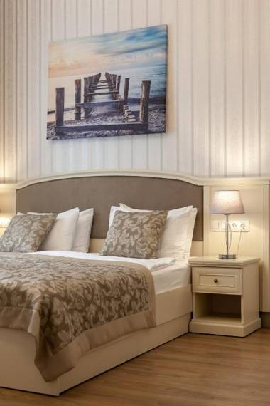 Royal mini-apart hotel on Serbska 6