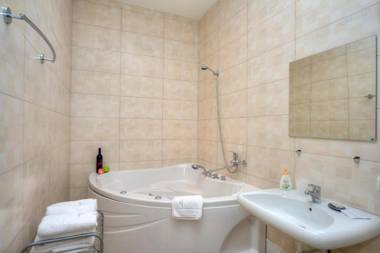 Best Season Apart Hotel