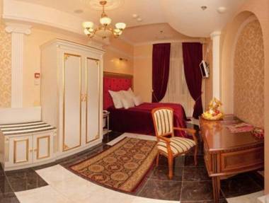 Royal De Paris Hotel