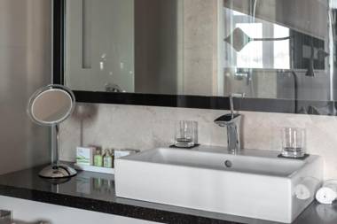 11 Mirrors Design Hotel