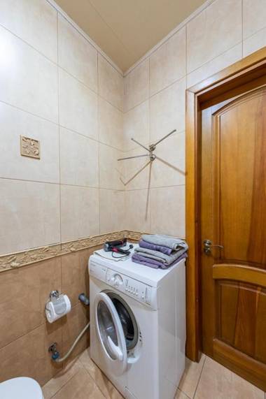 Apartment near Lva Tolstoho Square