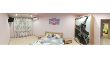 Apartment near metro Pozniaky