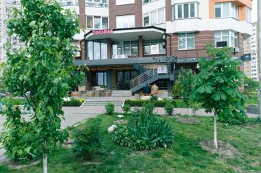 Apartment on Akhmatovoyi 32/18