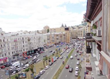 17 BASSEINA Street - THREE SEPARATE BEDROOMS - PALACE OF SPORTS