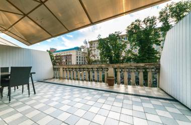 VIP apartment on Kreschatik. with terrace