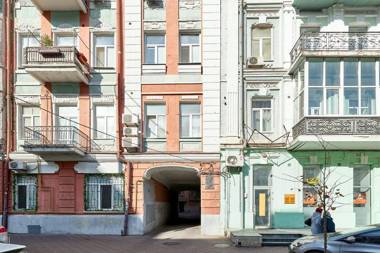 S12-58 MODERN APARTHOTEL WITH TWO 2BEDROOMS IN CENTRAL KIEV - BESSARABSKA SQUERE - GULLIVER MALL - OLYMPIC STADIUM - PALACE OF SPORTS - Saksahanskoho St 12Б