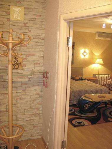 Apartment Triokhsviatytelskaya Street 3