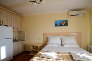 ApartHotel on Klinichna st. (1st entrance)