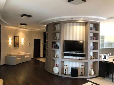 Cozy apartment in a new building close to the downtown