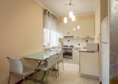 Apartment on Triokhsviatytelska